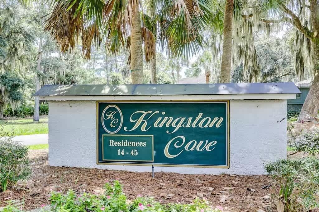 A sign for Kingston Cove Residences with a range of 14-45 units.