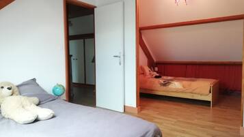 3 chambres, fer et planche à repasser, Wi-Fi gratuit, draps fournis