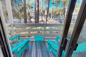 Property grounds - Updated, ground-floor island condo with pools, hot tub & tennis - steps to sand (Hilton Head)