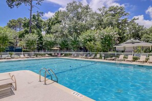 Pool - Updated, ground-floor island condo with pools, hot tub & tennis - steps to sand (Hilton Head)