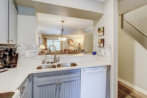 Fridge, microwave, oven, stovetop - Well-appointed home with path to the beach, pool, private washer/dryer & AC (Hilton Head)