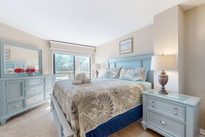 Iron/ironing board, WiFi, bed sheets - Ocean view condo with 2 balconies, new pool complex, hot tub & sauna (Hilton Head)