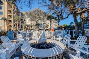 Outdoor spa tub - Ocean view condo with 2 balconies, new pool complex, hot tub & sauna (Hilton Head)