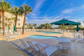 Pool - Beach-view condo in oceanfront complex with outdoor pool, beach access & balcony (Hilton Head)