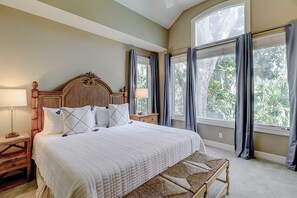 WiFi, bed sheets - Close to beach, pickleball, tennis & golf with private pool, & hot tub (Hilton Head)