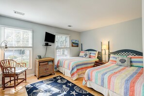 WiFi, bed sheets - Coastal condo with private patio and lagoon view, golf, pool, tennis court & W/D (Hilton Head)