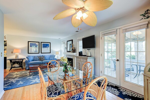 Interior - Coastal condo with private patio and lagoon view, golf, pool, tennis court & W/D (Hilton Head)
