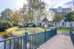 Property grounds - Coastal condo with private patio and lagoon view, golf, pool, tennis court & W/D (Hilton Head)