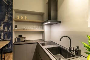 Fridge, microwave, stovetop, dishwasher - Emotional Shower & Absolute Silence (Rome)