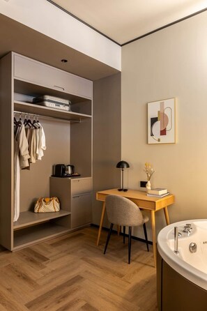 1 bedroom, in-room safe, WiFi, bed sheets - Relaxation Hot Tub - 1' Basilica S.Giovanni (Rome)