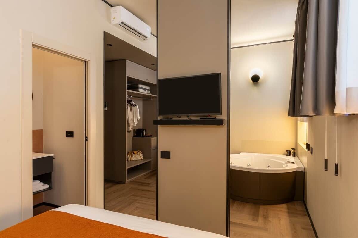 1 bedroom, in-room safe, WiFi, bed sheets