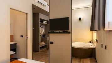 1 bedroom, in-room safe, WiFi, bed sheets