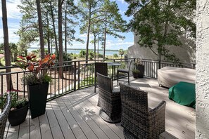 Terrace/patio - Oceanfront home with kitchen, balcony, patio - shared pool and trails (Hilton Head)