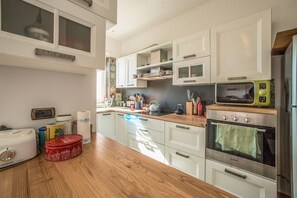 Kühlschrank, Ofen, Herdplatte, Geschirrspüler