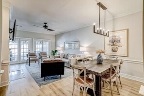Dining - Hilton Head Island townhome with private patio, grill, seasonal pool, & golf (Hilton Head)