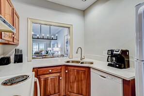 Interior - Hilton Head Island townhome with private patio, grill, seasonal pool, & golf (Hilton Head)