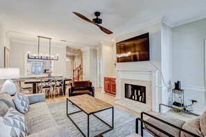 TV, offices - Hilton Head Island townhome with private patio, grill, seasonal pool, & golf (Hilton Head)