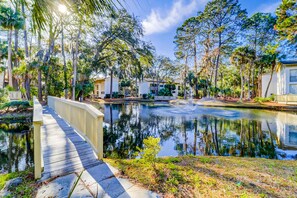 Property grounds - Hilton Head Island condo with water-view patio, pool, & easy beach access (Hilton Head)