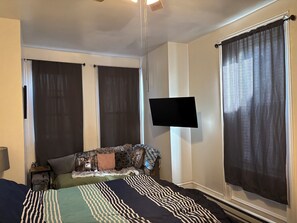 1 habitación, caja de seguridad en la habitación y escritorio 