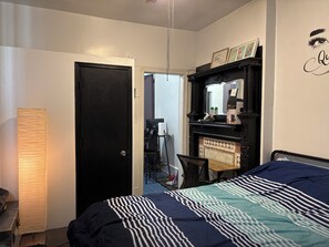 1 habitación, caja de seguridad en la habitación y escritorio 