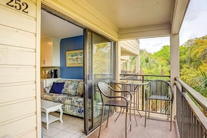 Outdoor dining - Oceanfront resort condo with WiFi, balcony, pool, grills, & beach access (Hilton Head)
