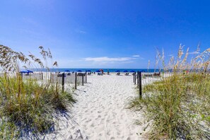 Beach nearby - Oceanfront resort condo with WiFi, balcony, pool, grills, & beach access (Hilton Head)