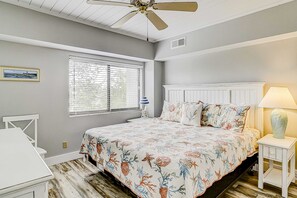 Iron/ironing board, WiFi, bed sheets - Dreamy island getaway with shared pool & tennis, central AC, balcony & WiFi (Hilton Head)