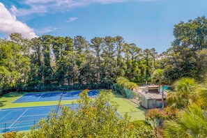 Sports court - Third-floor condo with pool & tennis courts - steps to Coligny Beach & Plaza (Hilton Head)