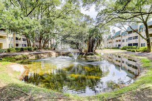 Property grounds - Oceanview condo at Port Royal with pools, tennis, & beach access (Hilton Head Island)