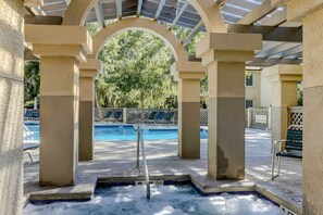 Pool - Sun-kissed bliss at Colonnade Club with dual suites, deck, shared pool, hot tub (Hilton Head)