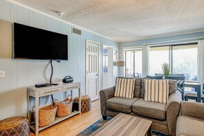 TV, DVD player, offices - 2-bedroom beachside condo with balcony, pools, & WiFi - near golf & beach (Hilton Head)
