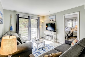 TV, offices - Cozy Third-Floor Condo w/ Fast WiFi & Balcony plus Shared Pool, Hot Tub, Tennis (Hilton Head)