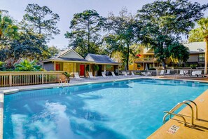 Pool - Dog-Friendly Villa w/ Walkable Beach Access, AC, Deck, WiFi & Shared Pool (Hilton Head)