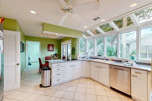 Fridge, microwave, oven, stovetop - Exceptional Vacation Home with Community Pool and Tennis (Hilton Head)