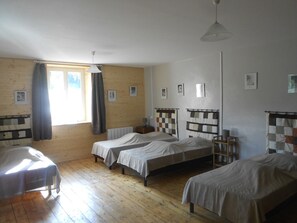 Room - Gîte les Chamois in Les Rousses: Spacious 18th-Century Home in Haut Jura (Les Rousses)