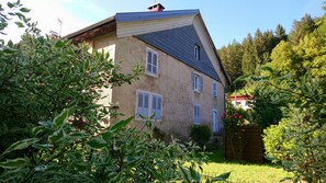 Exterior - Gîte les Chamois in Les Rousses: Spacious 18th-Century Home in Haut Jura (Les Rousses)