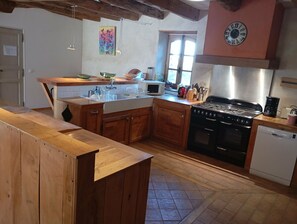 Private kitchen - Cottages for 6 to 18 Guests in the Tranquil Tarn Countryside (Andouque)