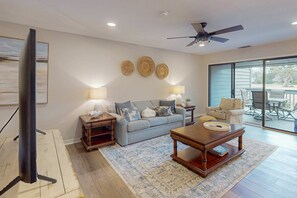 TV, DVD player, offices - Palmetto Dunes Condo | Pool by the Golf Course | Bike to Beach (Hilton Head)