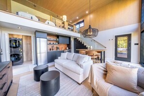 TV, stereo, offices - Private Spa & Direct Lake Access | Le Maka (Lambton)