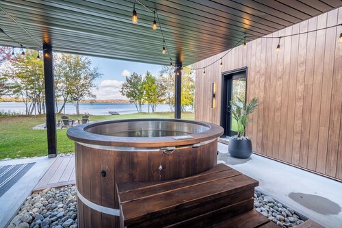 Private Spa & Direct Lake Access | Le Maka