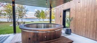 Private Spa & Direct Lake Access | Le Maka
