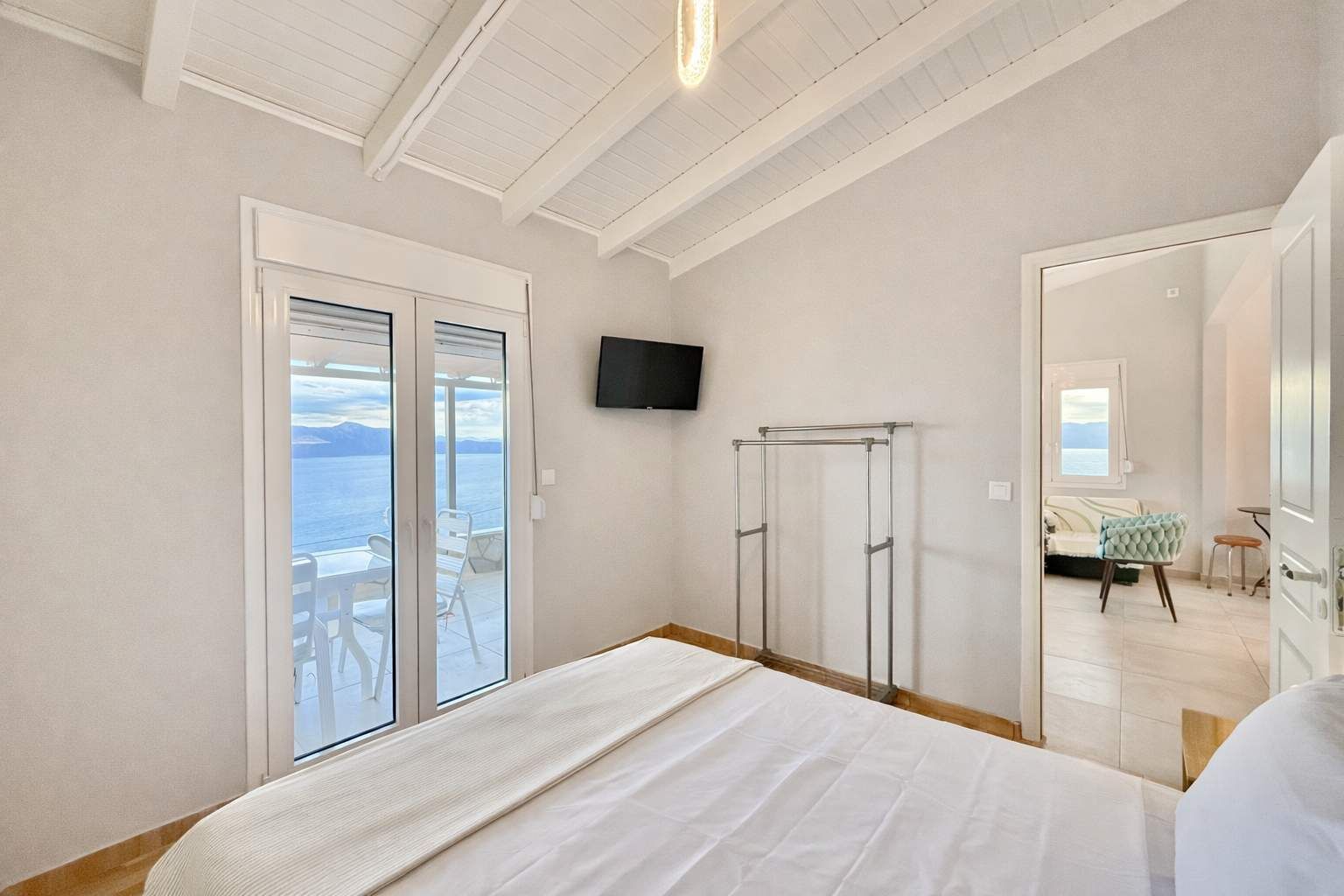 WiFi, bed sheets