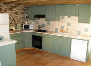 Private kitchen - Cottage for 6 Guests in the Tranquil Tarn Countryside (Andouque)