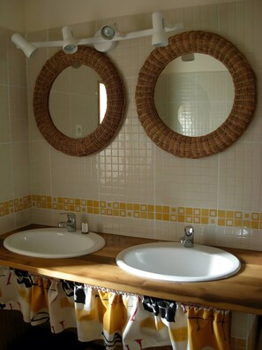 Douche, séchoir à cheveux