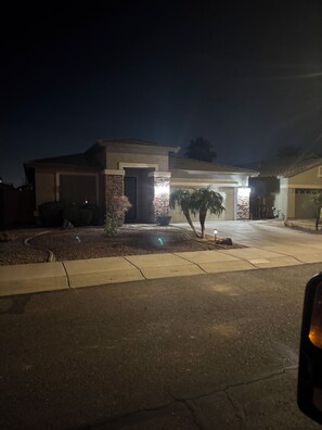 Property grounds - Little Peace and Quiet out on Little Leaf (San Tan Valley)