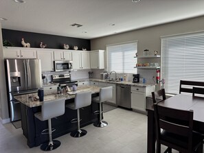 Micro-ondas, fogão, cooktop, lava-louças