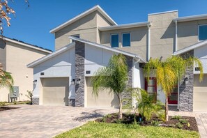 Exterior - Chic Spacious Condo, Perfect for Your Vacation (Davenport)