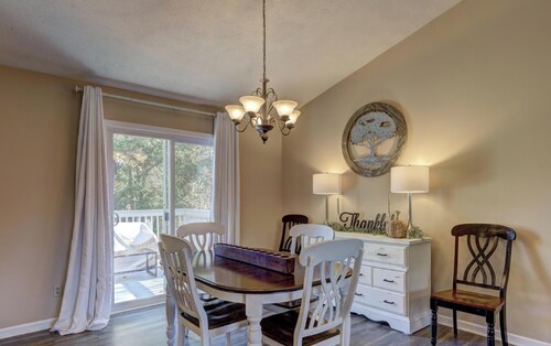Charming 3BR Station Home - Fast WiFi, Deck & Parking!