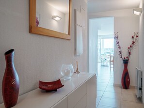 Interior - Charming apartment with a terrace, sleeps 6, with a view of the harbor (Agde)