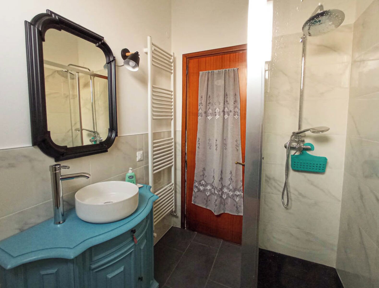 Basic-Dreibettzimmer | Badezimmer